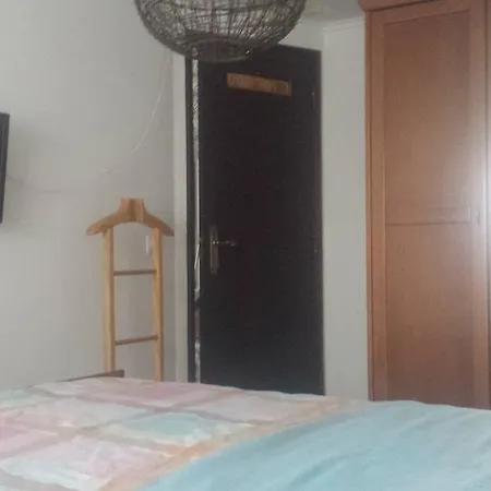 Semesterbostad Charneca Guest House