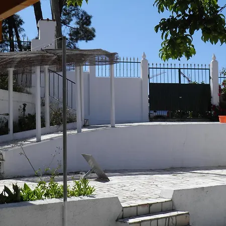 Semesterbostad Charneca Guest House