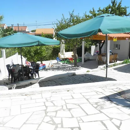 Charneca Guest House *